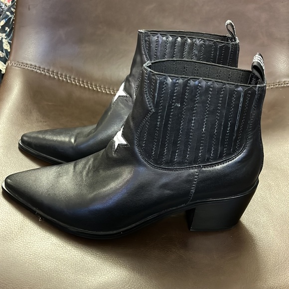 Worn once inside. Boutique brand "inspired" black bootie with white star - Picture 2 of 5